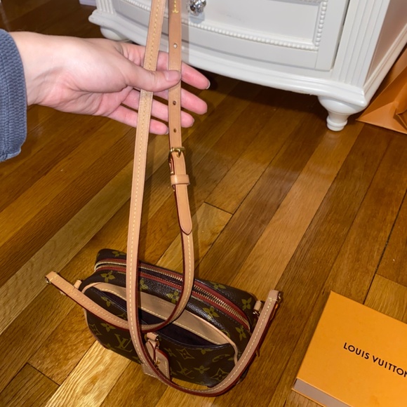 LV Shoulder strap - Picture 4 of 4